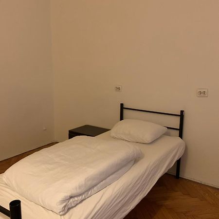 To Be Hostel Krakow Bagian luar foto