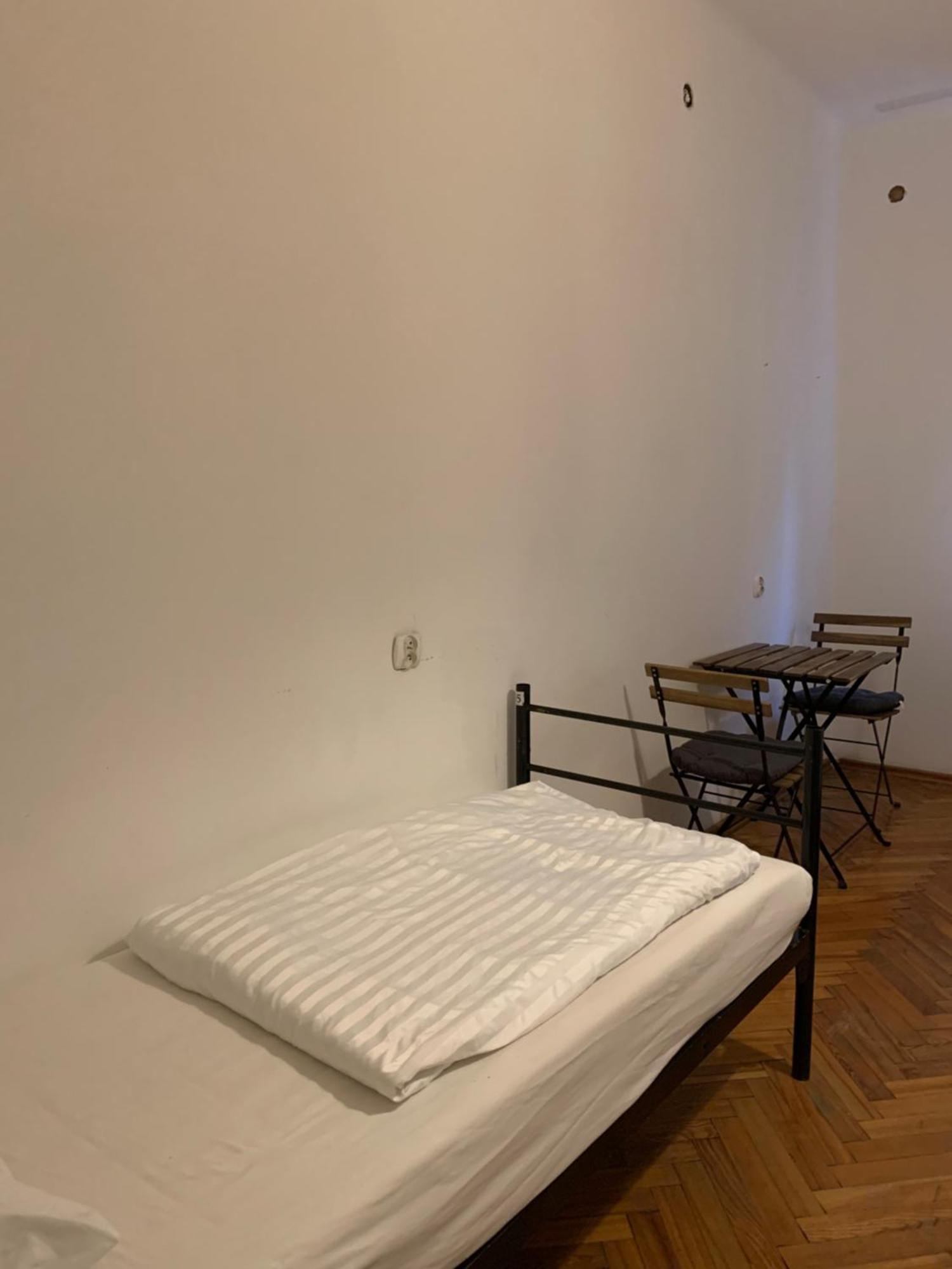 To Be Hostel Krakow Bagian luar foto